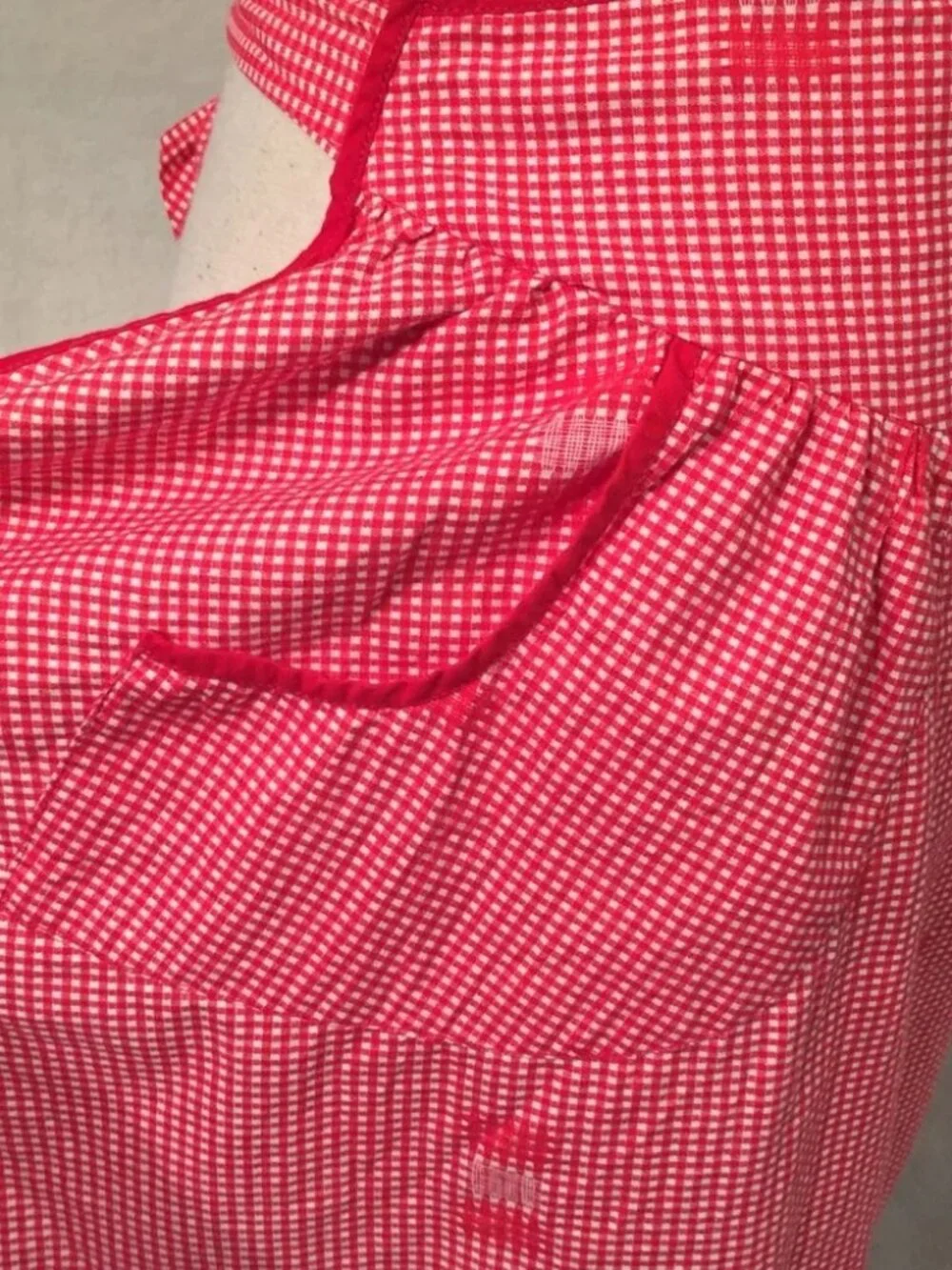 Vintage hand made red white gingham scalloped half apron